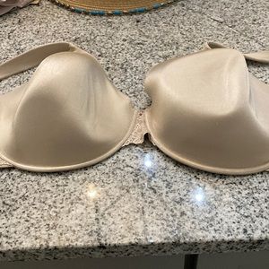 Vanity Fair 42 triple D underwire and lace bra